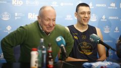 Tito D�az, con Tanaskovic, en la rueda de prensa de la presentaci�n del jugador.