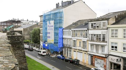VIVIENDAS, A LA ALTURA DEL ANTIGUO RESTAURANTE VIVEIRO -EL N�39 DE LA RONDA DA MURALLA- QUE NECESITARIA UNA REHABILITACION O REMODELACION DE LA FACHADA
EDIFICIO, RUINA