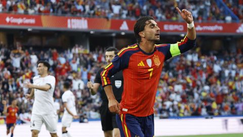 Ferran Torres celebrando el gol ante Irak