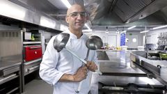 Anxo Soto Garc�a, na coci�a do CIFP Carlos Oroza de Pontevedra, onde da clases desde hai oito anos