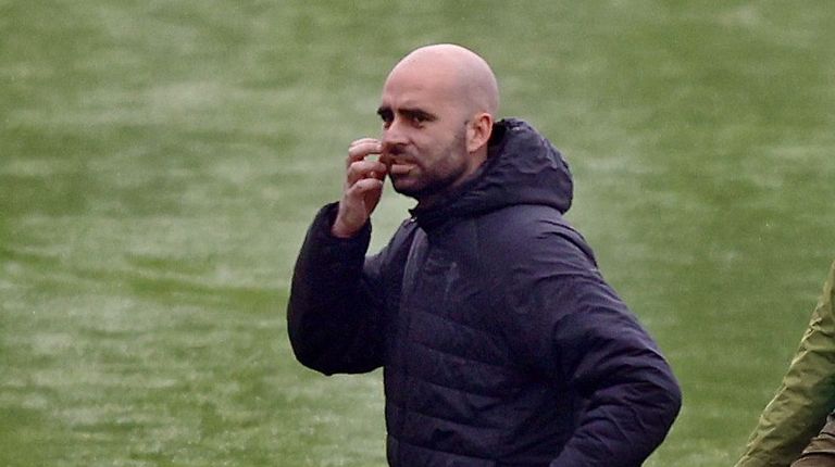 El entrenador del Celta, Claudio Gir�ldez, durante un entrenamiento.