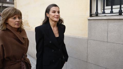 La reina Letizia, a su llegada a la capilla ardiente de Fernando �nega. Es amiga �ntima de Sonsoles �nega