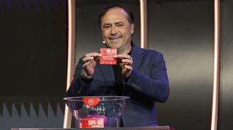 Alfredo Santaelena, ex del Atl�tico de Madrid y Deportivo, durante del sorteo de los octavos de final de la Copa del Rey.