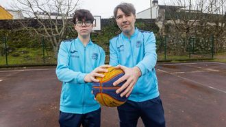 Pablo y Santi Mart�nez, hijo y padre juegan en el ACB Costa da Morte.