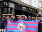 Durante la ma�ana, los cul�s recorrieron los bares colaboradores.