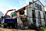 Las tareas de demolici�n se reforzar�n en pr�ximos d�as con maquinaria de mayor capacidad. 