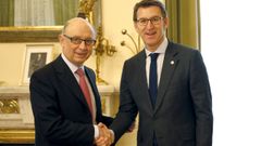 El exministro de Hacienda del PP, Crist�bal Montoro, y el entonces presidente de la Xunta, Alberto N��ez Feijoo, en enero del 2018.