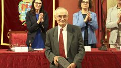 Ant�n Santamarina recibindo o Premio Lu�s Porteiro Garea.