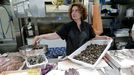 ngela Barrn, en su pescadera del mercado de la plaza de San Agustn, en A Corua