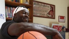 Visita a La Voz de una leyenda de la NBA