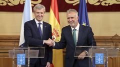 Alfonso Rueda y �ngel Torres el a�o pasado en Santiago, cerrando el traspaso de las competencias sobre la gesti�n del litoral