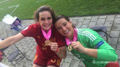 Tere Abelleira y Malena Mieres con las medallas de campeonas de Europa
