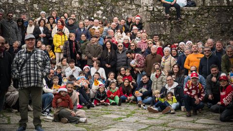 Fiesta en el barrio pobrense de A Covecha en Nochebuena.