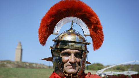 Ave Crunia recrea el pasado romano de la ciudad en la Torre de H�rcules