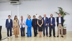 Adriana Domnguez y Adolfo Domnguez posaron antes de la junta de accionistas con los consejeros salientes y entrantes