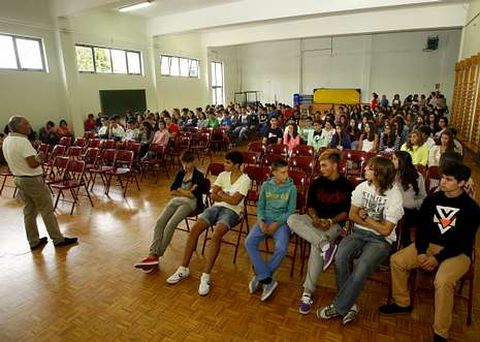 Presentaci�n, ayer, del curso en el instituto Parga Pondal de Carballo.