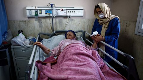 Una de las heridas en el bombardeo del puente en Karaj