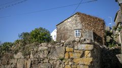 M�s de doscientos a�os esconden los muros de esta vivienda para rehabilitar en el n�cleo ribeirense de Bretal