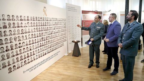  El presidente del Principado de Asturias, Adri�n Barb�n (d), visit� hoy martes la exposici�n  Guardia Civil, 175 a�os a tu lado 