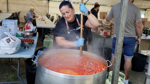 Preparaci�n de los callos, el plato que protagoniza la feria desde sus inicios