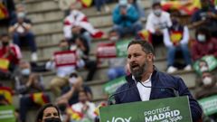 Santiago Abascal (y, en segundo plano, Roco Monasterio), el sbado, en un mitin en la plaza de toros de San Sebastin de los Reyes