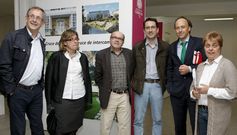 Evencio Ferrero, Maica Bouza, Ram�n Lema, Bruno Casal, Fernando Berdugo y Ana D�az, ayer, momentos antes del inicio de Foro Voz. 