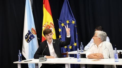PLENO MOCION DE CENSURA EN EL CONCELLO DE RIBEIRA, DONDE LUIS PEREZ BARRAL ALCALDE DEL BNG CEDE EL BASTON DE MANDO A LA NUEVA ALCALDESA MARIA JOSE SAMPEDRO CANDIDATA DEL PP, PRIMERA MUJER EN ESTE PUESTO.
