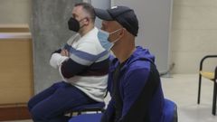 Bruno Macías, en primer término, durante el juicio por estafa en el gimnasio Ímpetu de Santiago