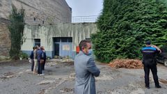 El concejal Miguel Couto, este mi�rcoles durante la entrada en el edificio n�mero 48 de la Ronda