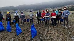 Las mariscadoras sembraron ayer 980.000 unidades de cr�a de almeja en las playas en torno a Santa Cristina