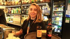 Marta G�nzalez, due�a de varios locales de Pontevedra, en su conocido bar La Gramola