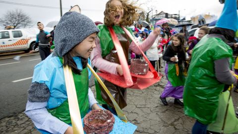 Presentaci�n de la Mikaeli�a y del bus de la Mikaela en Bu�o