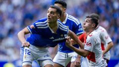 Dani Calvo disputa una acci�n durante el Real Oviedo-Eibar