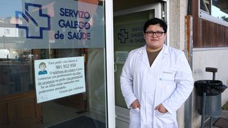 Padilla comenz� hace poco m�s de un mes su per�odo como m�dico residente en el centro de salud de Ribeira y el hospital de Barbanza