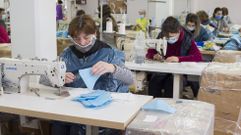 Costureras de Malpica y de Ponteceso elaboran 10.000 mascarillas