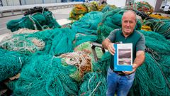 El ribeirense lleva toda la vida tejiendo con su esfuerzo la tradici�n marinera de la capital barbanzana.