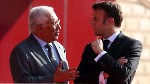 Ant�nio Costa conversa con el presidente franc�s, Emmanuel Macron, durante una cumbre europea en Tirana (Albania) a principios de mes