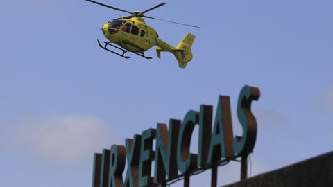 Helicptero del 061 en el Hospital Clnico de Santiago