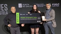 Sanra Marcu�o recibi� el galard�n de manos de Enrique Fink y Juan Adrio