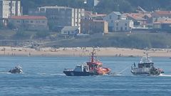 Arde una embarcaci�n en la bah�a coru�esa