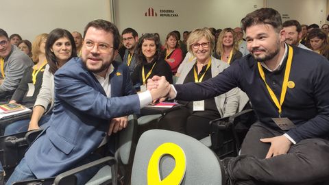 El vicepresidente de la Generalitat, Pere Aragon�s, y el diputado Gabriel Rufi�n, durante el Consell Nacional