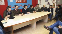 Valent�n Gonz�lez Formoso, anoche, en la sede del PSOE carball�s. 
