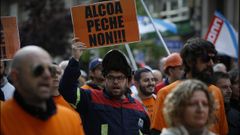 Los trabajadores de Alcoa en A Coru�a reunieron a centenares de personas en su manifestaci�n del viernes por la ciudad