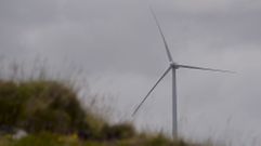 Un aerogenerador de un parque de Lugo, la mitad de cuyos municipios son e�licos