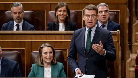 Cuca Gamarra y Alberto N��ez Feijoo en el Congreso.