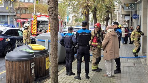 Efectivos desplazados a paseo de Ronda, en A Coru�a, tras una tentativa de homicidio