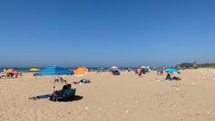 La playa de Rodiles durante la primera ola de calor del ao en el Principado