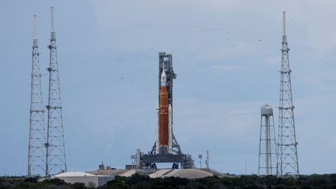 El cohete Artemis I, listo para despegar en la plataforma de lanzamiento en Cabo Ca�averal.