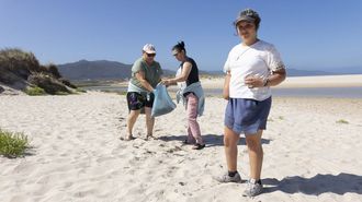 Limpieza levada a cabo en Traba, Laxe, d�as atr�s 
