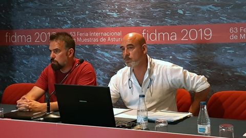 Jos� Manuel Zapico y Mariano Sainz, de CCOO, durante la presentaci�n de un informe en la Fidma